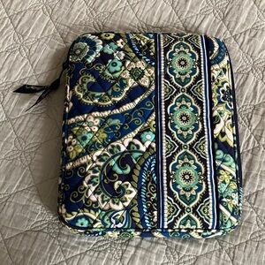 VERA BRADLEY signature paisley zippered case